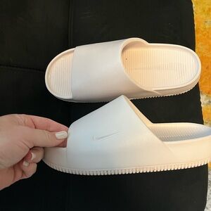 Size 10 Women’s Nike Calm sandals.